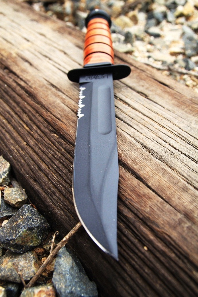 gunsknivesgear:  The classic 6” Ka-Bar combat knife.  A weapon that will forever