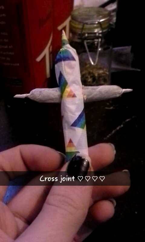 slow-conversations-with-a-gun:  Happy stoner sunday all ♡