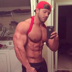 drwannabe:Mac Robinson   Jacked