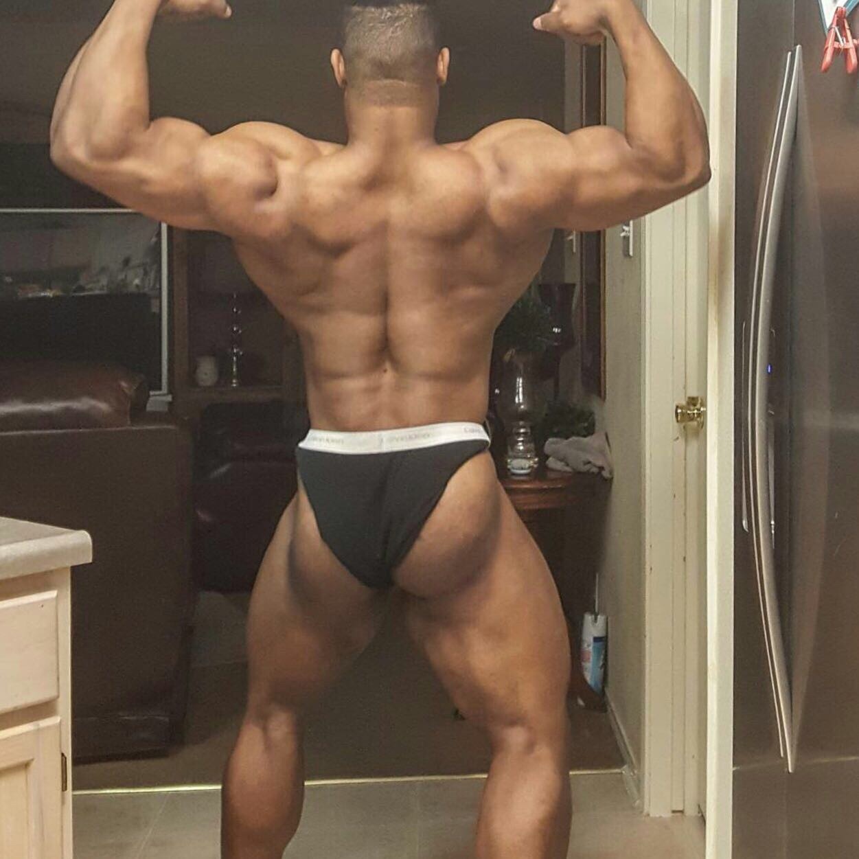 BIG MUSCLE DUDE