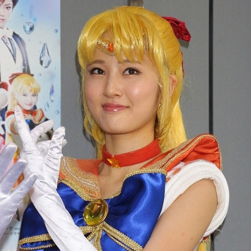 Petite Etrangere - Sailor Venus (Shiori Sakata)Source 1Source 2Source 3 gonna have to get back to yo