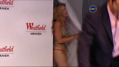 celebritycaps:  Miss Universe 2004 Jennifer Hawkins stripped to her thong on stage when she accidentally steps on her own dress  