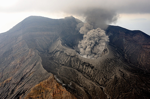 relatetorocks:Photo: N. Geshi, H.Seo / Geological Survey of Japan