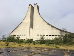 bauzeitgeist: Ntaba KaNdoda, the national monument of the Republic of Ciskei, inaugurated in 1981, now derelict. Image via geocaching.com.