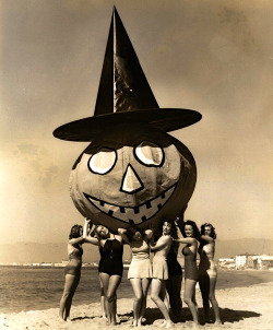 maudelynn:  Venice Beach 1938  