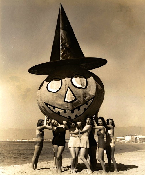 maudelynn:Halloween on Venice Beach! c.1938 via http://paisleynotplaid.com