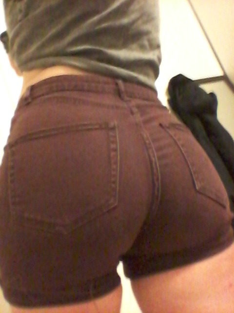 daintyslut:  my bum got too big for these shorts 😭