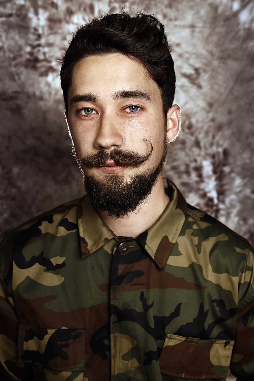 boredpanda:    Powerful Portraits Of Men Reacting To New Mandatory Army Draft In