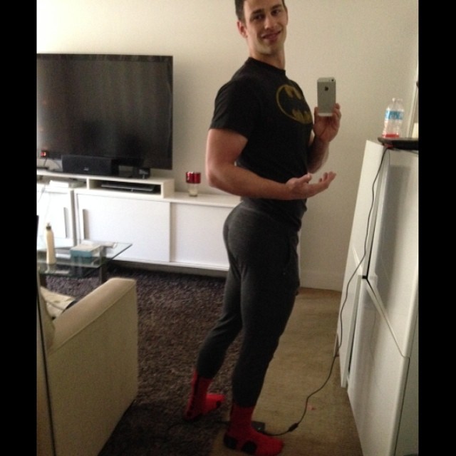 straight-bro:  Bryan Hawn’s Instagram “belfies”