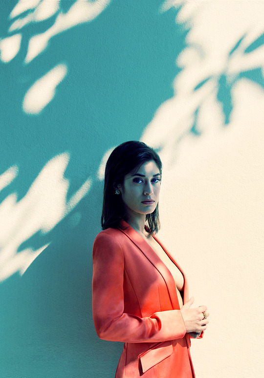 whatelsecanwedonow: Lizzy CaplanPhotographed by Jana Cruder for  TheWrap   || June