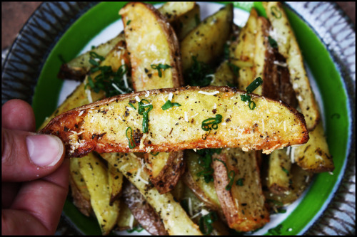 tramampoline:  adamusprime:  bellyofthesouth:   PARMESAN POTATOES Delicious, easy, and crunchy. Next time, I’ll add more cheese. There’s no such thing as too much cheese, after all.  Ingredients: 2 lbs of red or gold potatoes ¼ cup of shredded