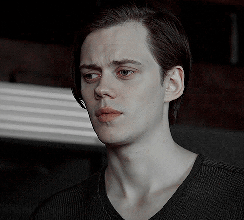 cupcakecult93:  So Bill Skarsgård is the new pennywise in the new IT movie. He’s