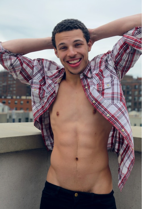 bonjourbonsior:  manuponman:  Ray Mills! *sigh*  New face 