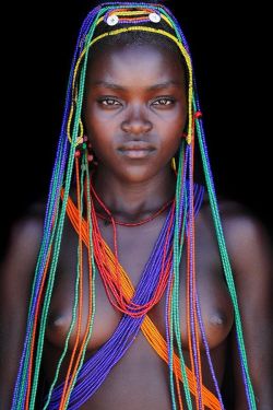 ukpuru:  Young Mumuhuila woman, Angola.