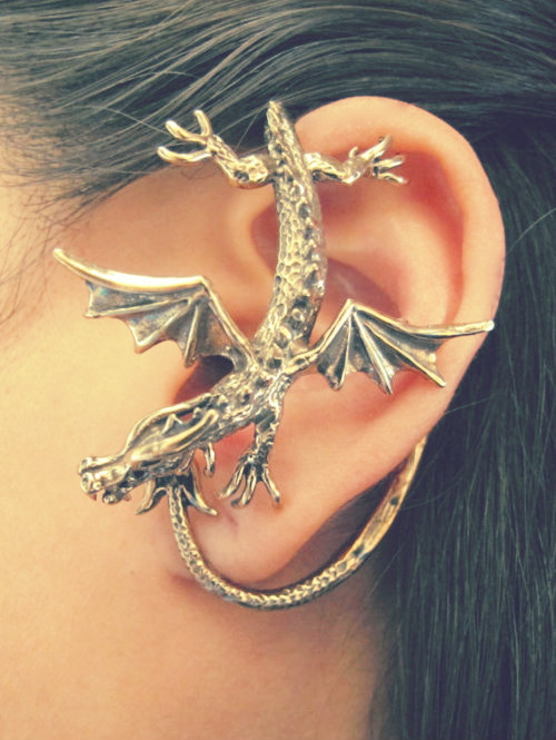 monochronyx:  themuseincarnate:  cloudshroom:  I would pierce my ears just to wear these.  I want these all right now!!!  WANTS 