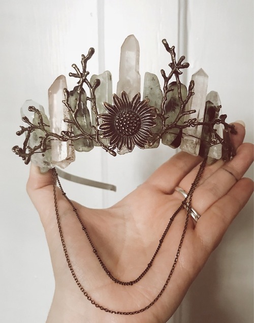 brytning: sosuperawesome: Crystal Crowns Owisteria on Etsy See our #Etsy or #Crowns tags I need to d