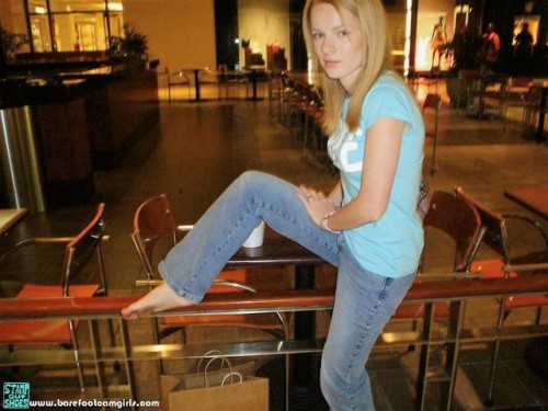 jennsummers50: Pam shopping barefoot at the mall and a furniture store :) ~Jen~ Her toesucking video