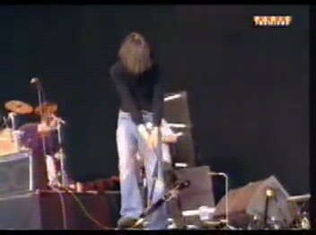 thekinkoflimbs:Jonny going beserk at Reading festival, 1994 (x)