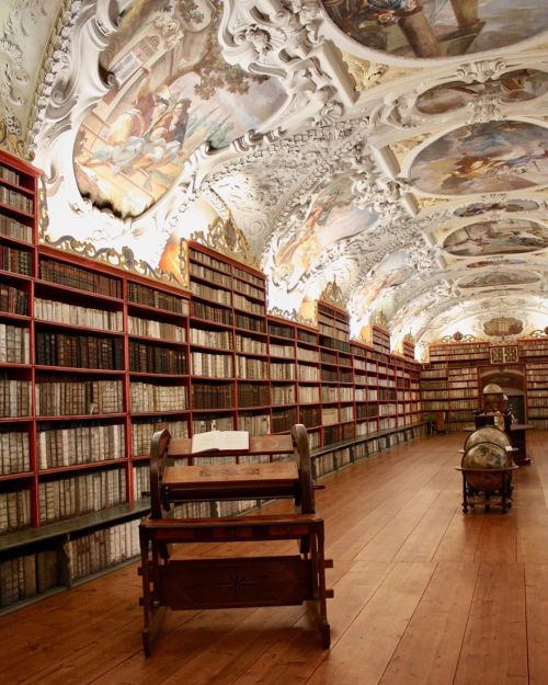 I love a good library  #strahov #strahovlibrary #library #oldlibrary #globe #books #oldbooks #worldg