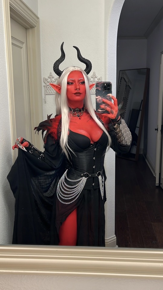 I take costume parties very seriously. Anyways here is my Tiefling I did for my friend’s D&D themed birthday 👹⚔️