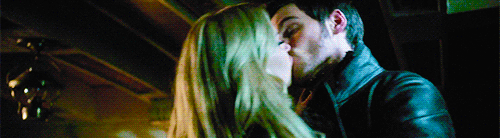 tehgreeneyes:captain swan hiatus meme: [5/9] Episodes - 3x21 - Snow Drifts