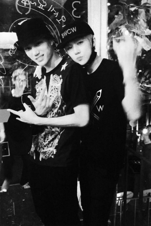 chanyoell:  42/? b&w boy who cried wolf pics     