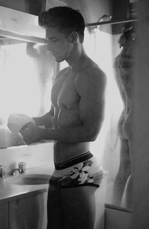 hotboy92:  http://hotboy92.tumblr.com/ 