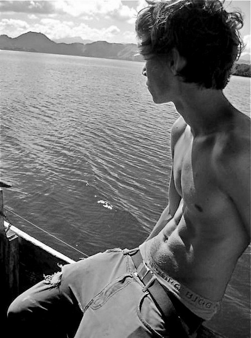 yoshicuteboy:  les garçons qui regardent ailleurs / boys who look away
