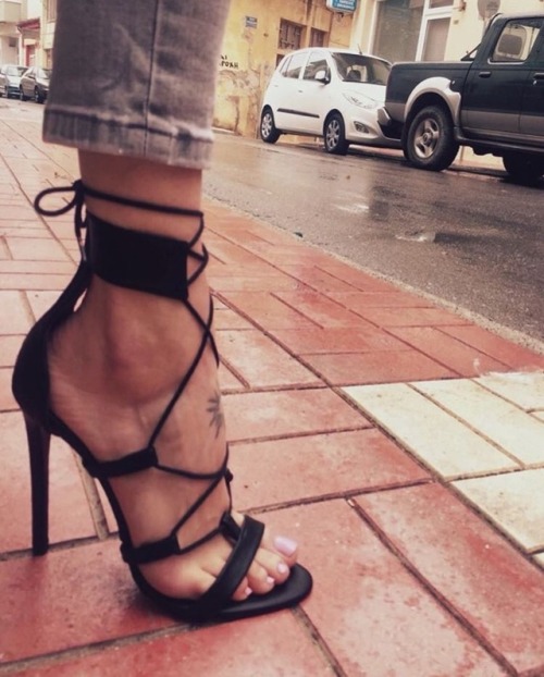 iheartheelstoo: Follow me @ Beautiful Heels & Shoes  bit.ly/2HyY2kN