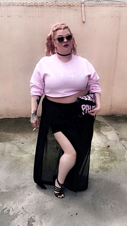 katanafatale:Fuck You, Pay Me. Wearing (top) @chubbycartwheels, Proud Mary Fashion vintage custom pu