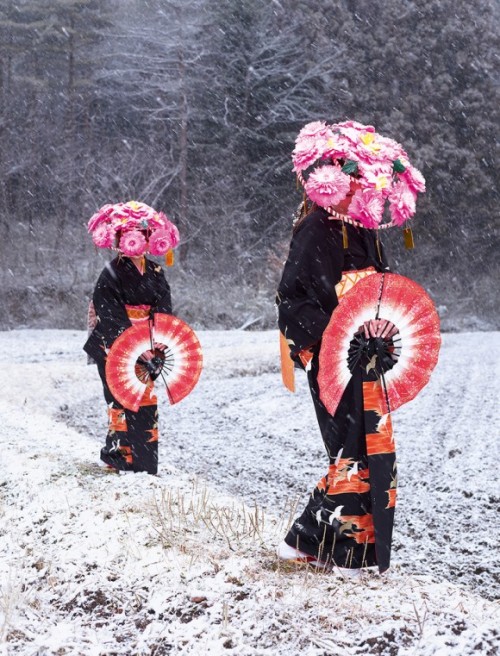 carudamon119:日本には妖怪たちが住んでいる。フランス人写真家が日本の祭りの様子を撮影した写真集「妖怪の島」 シャルル・フレジェの写真集、YOKAI NO SHIMA (ヨウカイノシ