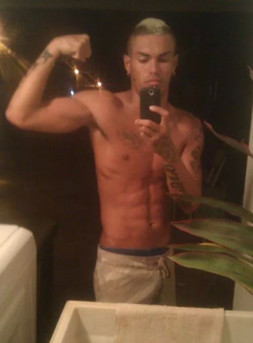hawaiirage808:  tacomaboi808:  poly-dick:  Dayum dis faka is fineee  Fucken guy this my homie he’s def  I got this guys nudes