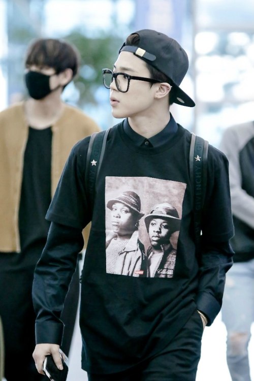 aceyng:Things to love about Jimin: triple kill (snapback, glasses and forehead)