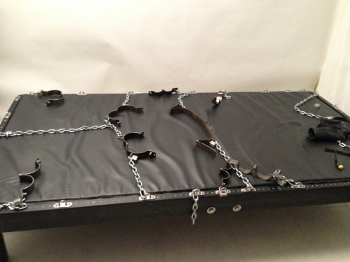 sun-s-toy:  janielnistina:  omg, I need this, too!  My perfect idea of a sleeping mat! 