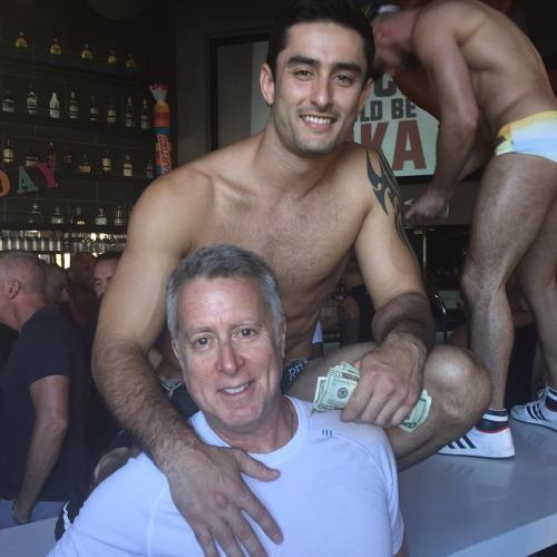 gayweho:  Fun Bob is out tonight! #lovemyhusband #rctalent #dancer #sundayfunday #che @RevolverBarWeHo https://t.co/lK65rktfvi https://t.co/xIzuyvZ3cv
