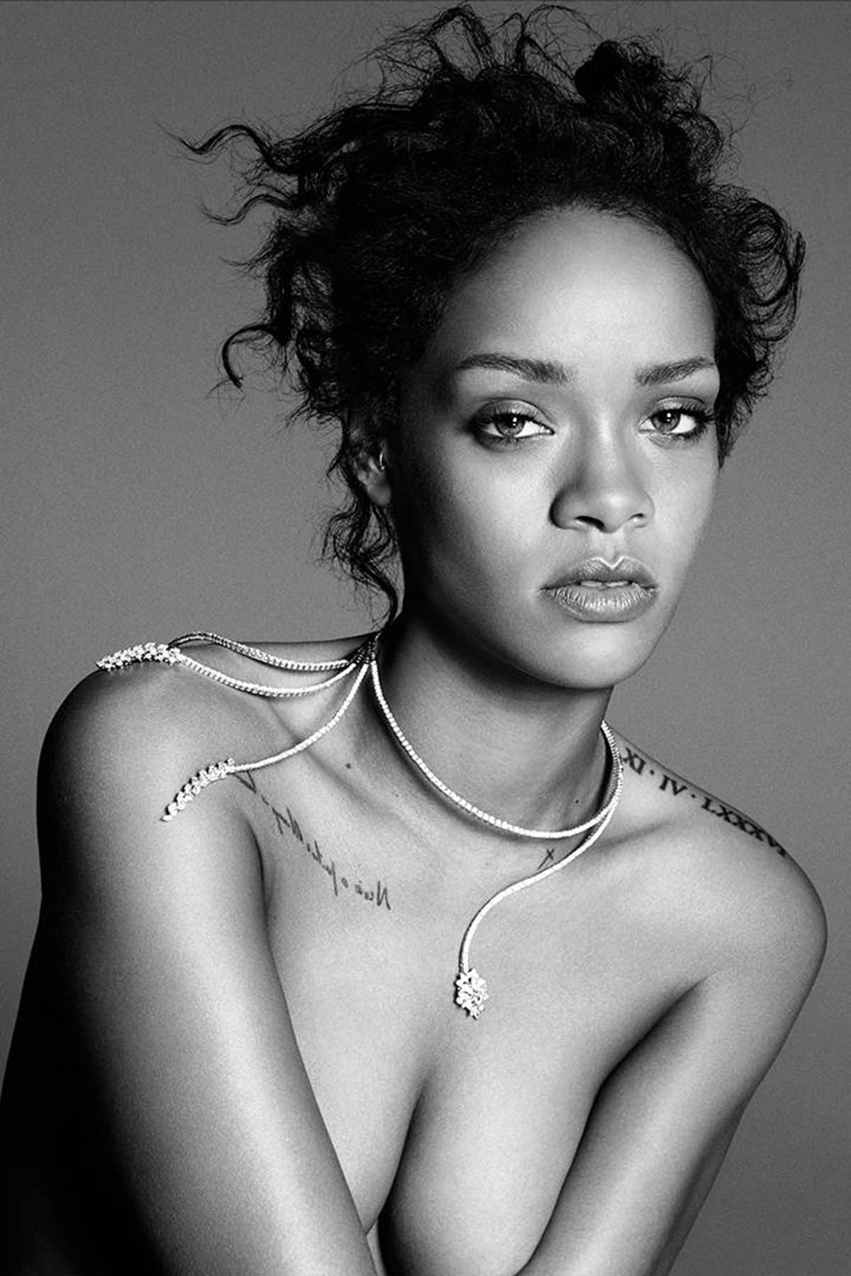  Rihanna for Elle US, December 2014 Photographed by: Paola Kudacki Necklace by: Yeprem 