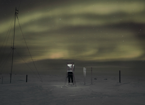 kateoplis:The extreme arctic solitude of weather man Vyacheslav Korotki | Evgenia Arbugaeva | previo
