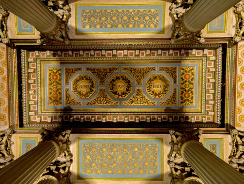 un-monde-de-papier:  Vue d’un plafond de Castle Howard, Yorkshire, Angleterre. Photo: cc https://www.flickr.com/photos/gibospics/ https://creativecommons.org/licenses/by-nc-sa/2.0/deed.fr 