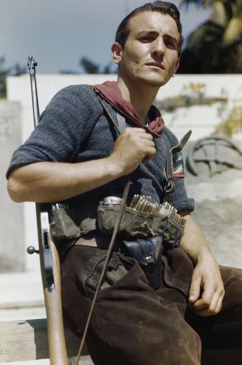 An Italian anti-fascist resistance fighter (1944) Check this blog!