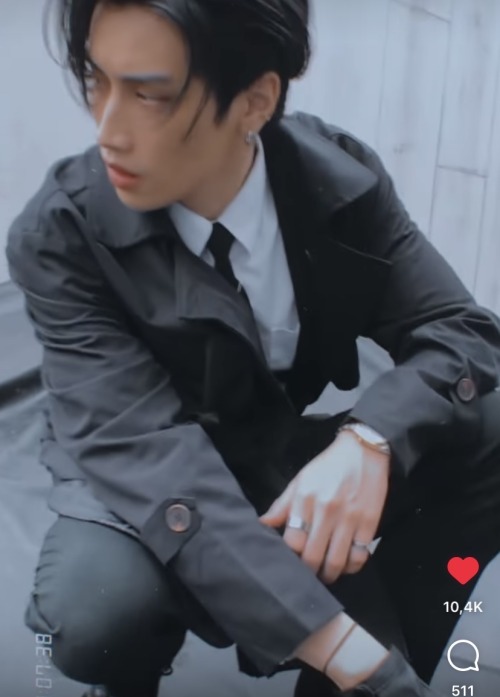 CAN HE PLEASE NOT OMFG