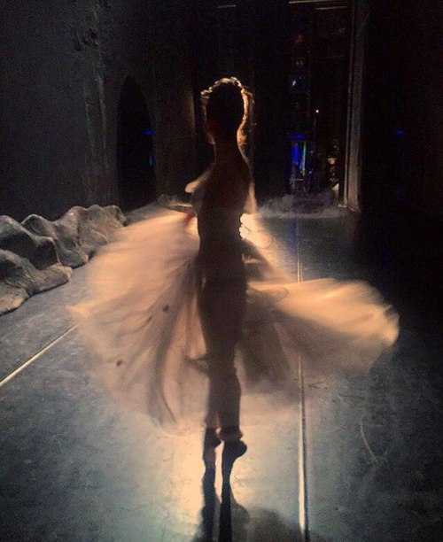 lasylphidedubolchoi:Natalia Filina backstage at the Bolshoi Theatre before Act II of La SylphidePhot