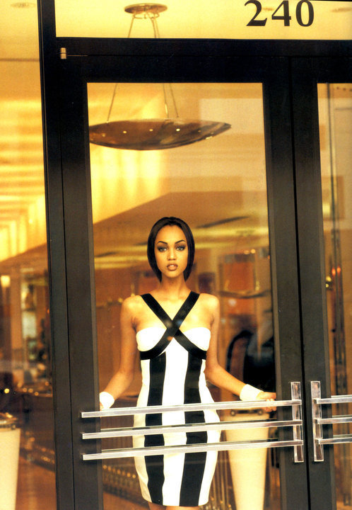 howtobeterrell:  Vintage Tyra Banks for Valentino  