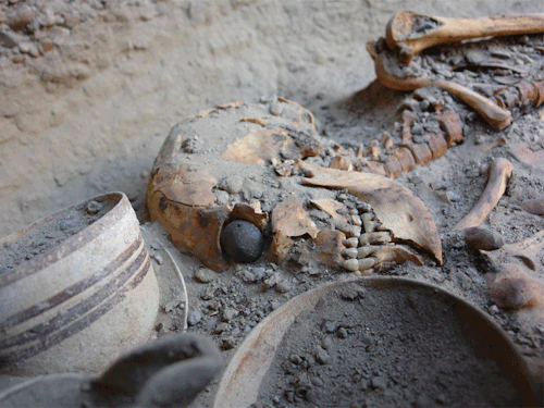 historyisntboring:Archeologists in Shahr-e Sūkhté (شهرِ سوخته‎‎, “Burnt City”) in Iran found the old