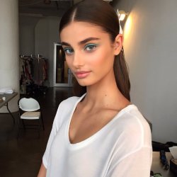 vicsecretmodels:  Taylor Marie Hill 