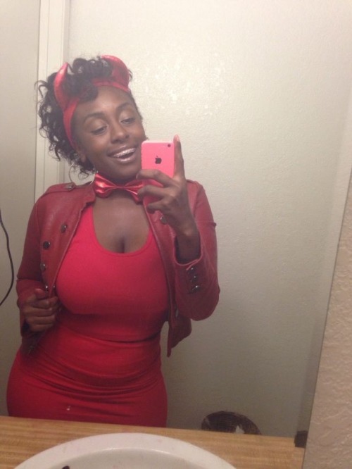 penutbutterqueen:  tatianamacintosh:  Selfies from 2K14 💦❤️ tagged by intelligere  👀👀👀👀