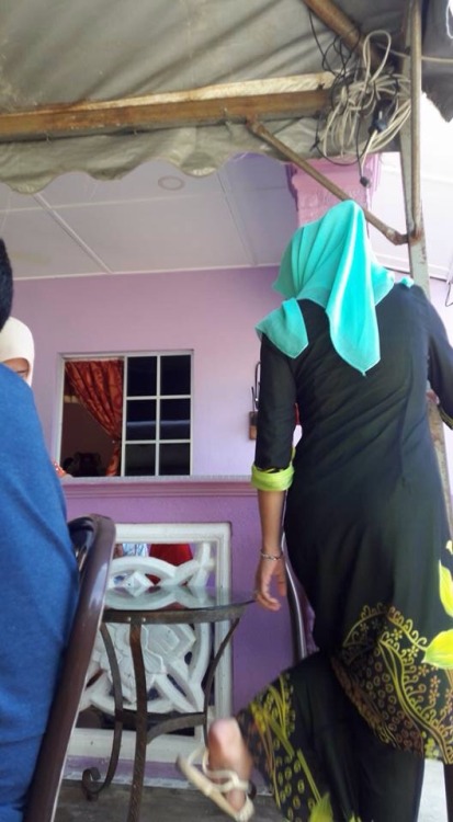 Aku dah dpat curi spender sepupu aku smlm lepas dia mandi habis beraya,dia punya bau perghhh masam,n