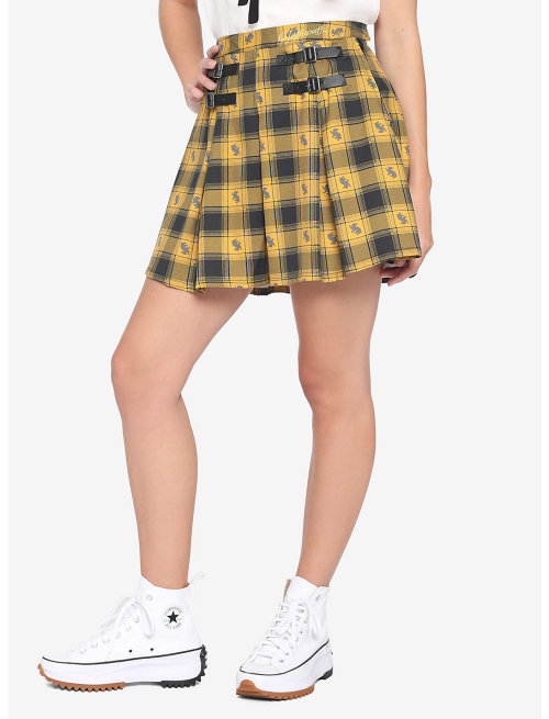 Hogwarts house fashions (part one) found at Hot Topic.RavenclawCardiganZip up robe hoodiePlaid skirt