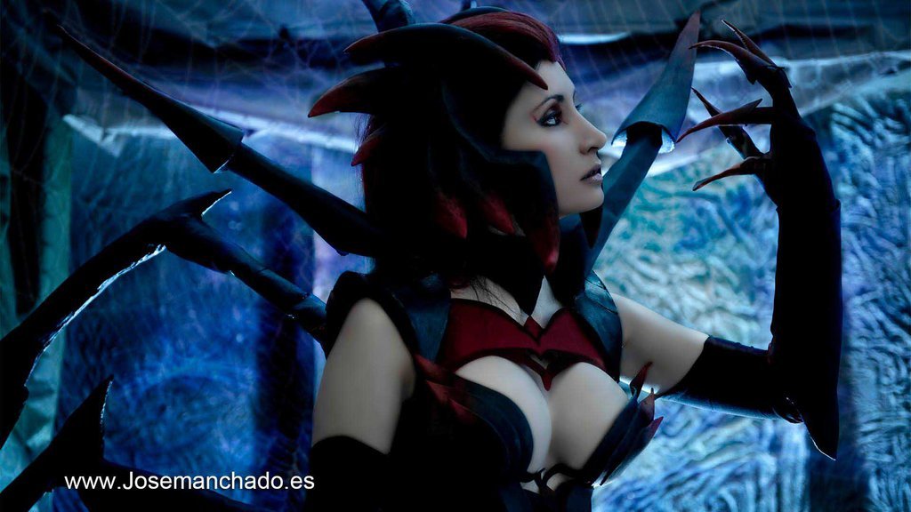 cosplayandanimes:  Elise - League of Legends source