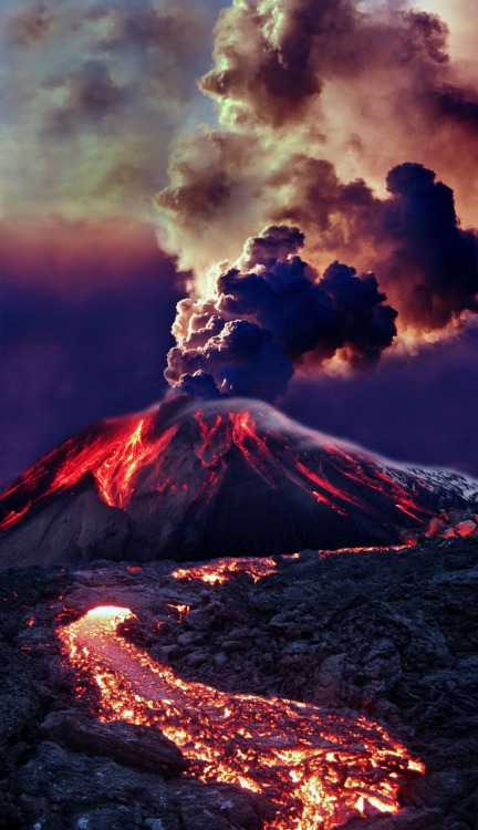 mrcloudphotography:  source | 1 | 2 ,3 & 4 | 5 | 6 | 7 |  LIGHTNIIIING!!! LAVAAAA! ERUPTIOOOON! MORE LIGHTNIIIIING!!! WOOO! Sorry… this is what happens when you listen to rock while browsing for photos xD  