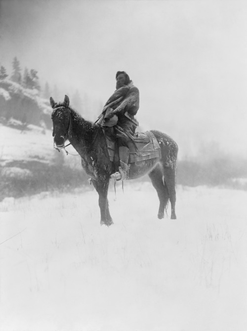 Edward S. Curtis, An Apsaroke man on horseback on snow-covered ground, probably in the Pryor Mountai